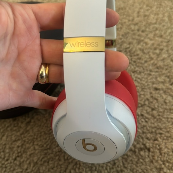 Beats by Dre Studio 3 white headphones Beats10 - Picture 3 of 6